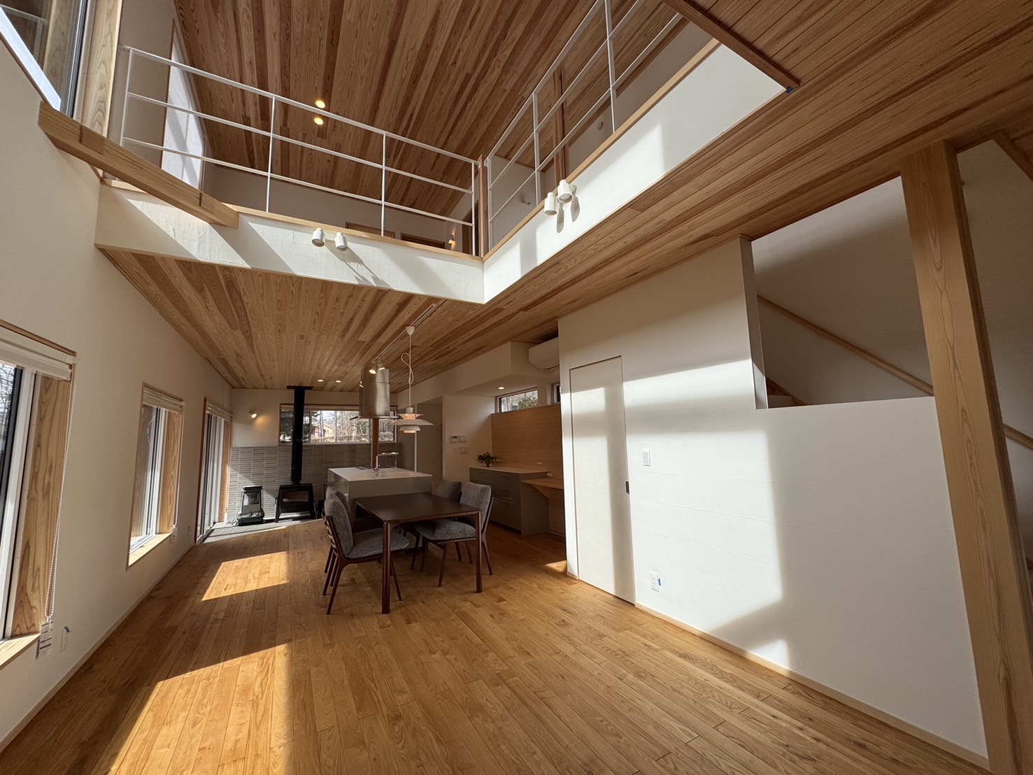 借宿つくしが丘 信州の木にこだわった高級別荘